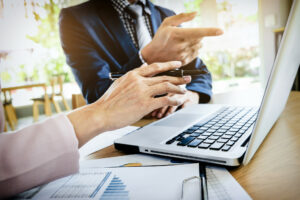 Συλλογικές συμβάσεις: Σύννεφα στην εφαρμογή του νέου νόμου φέρνει η κρίση στη ΓΣΕΕ