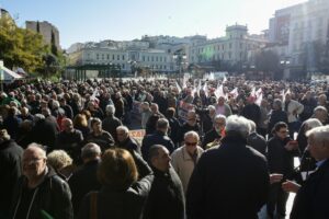 Νάρκη στην αγορά εργασίας και στο ασφαλιστικό η επιδείνωση του Δημογραφικού στην Ελλάδα