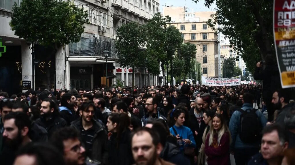 Απεργία 28 Φεβρουαρίου για τα Τέμπη: Πώς θα κινηθούν τα ΜΜΜ, δεμένα τα πλοία, τι θα γίνει με τις πτήσεις