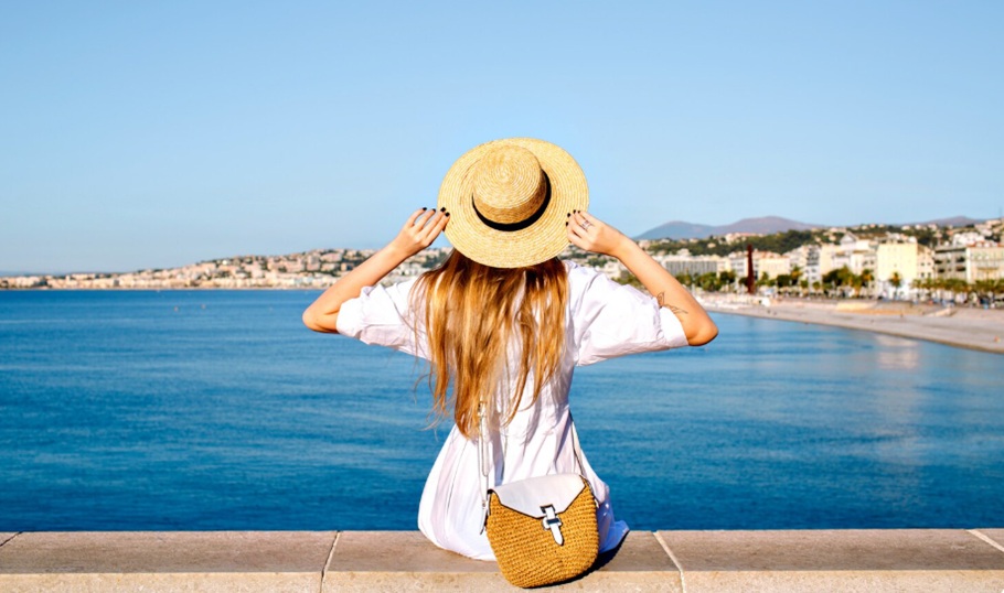 Alpha Bank: Ο τουρισμός συνεχίζει να καταρρίπτει ρεκόρ, όμως οι προκλήσεις παραμένουν