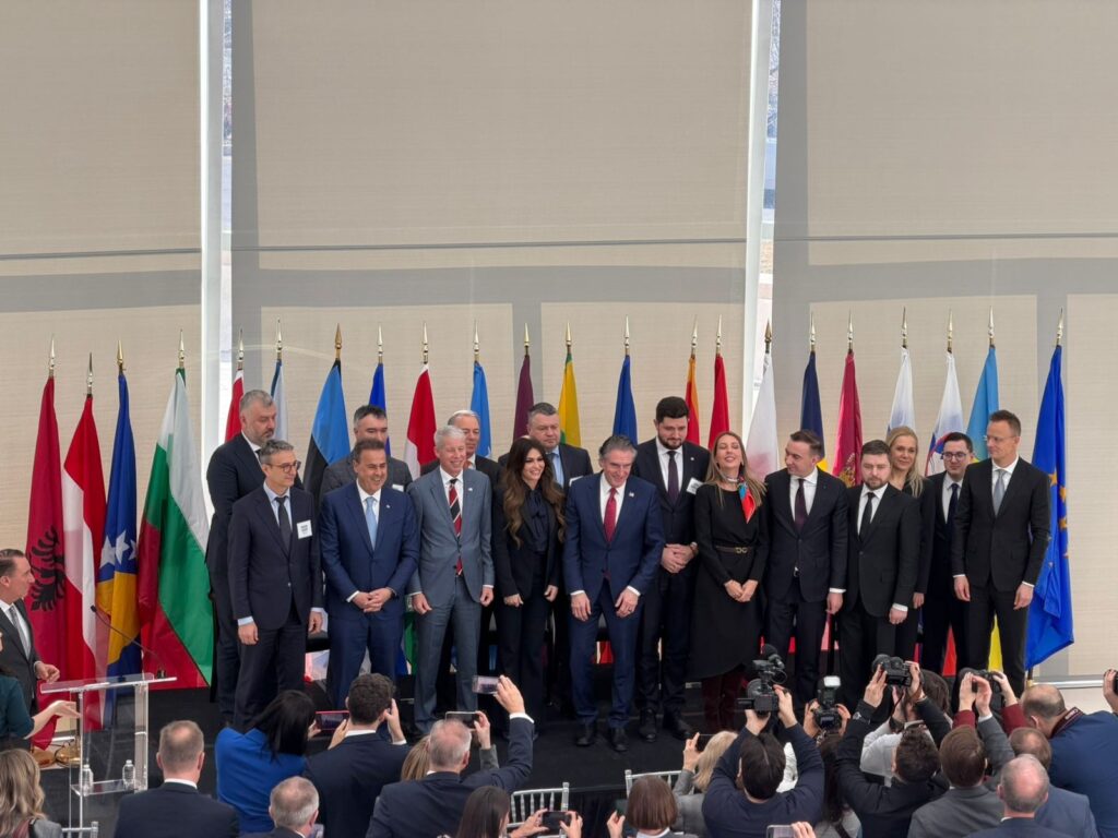 Τι προβλέπει το κοινό ανακοινωθέν για την αύξηση του αμερικανικού LNG στην Κεντρική και Ανατολική Ευρώπη