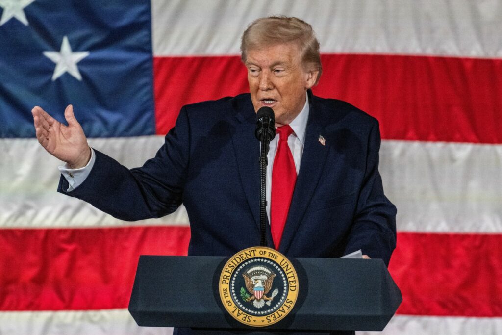 Η επίσκεψη Τραμπ στην Αθήνα, οι χρυσές δουλειές για Ροδόπουλο και Γεωργίου στη ΔΥΠΑ, τα οχήματα των Ενόπλων Δυνάμεων και οι συσκέψεις στο Πεντάγωνο