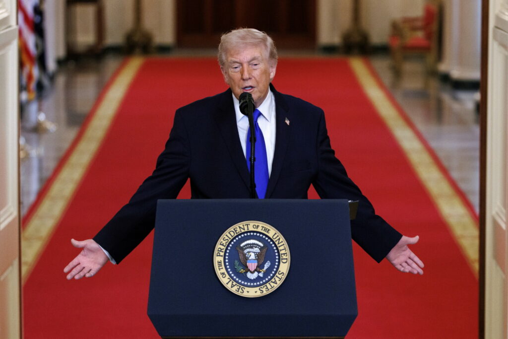 Σε ισχύ οι νέοι παγκόσμιοι δασμοί 10% του Τραμπ