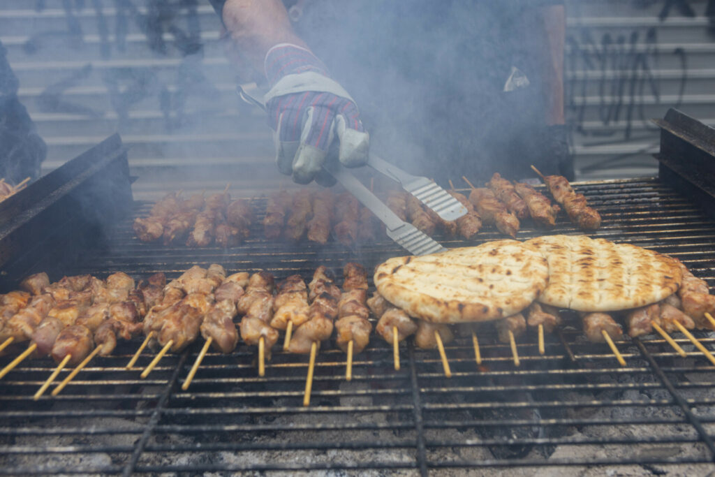 Τσικνοπέμπτη 2026: Τι ισχύει για το ψήσιμο στα σχολεία