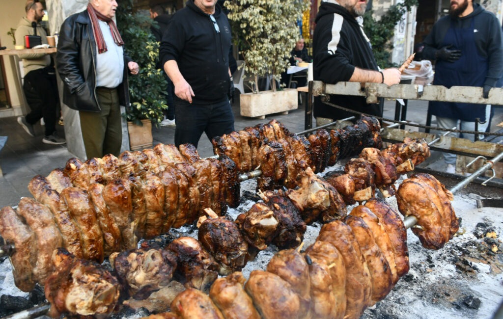 Τσικνοπέμπτη με καταιγίδες και χιόνια