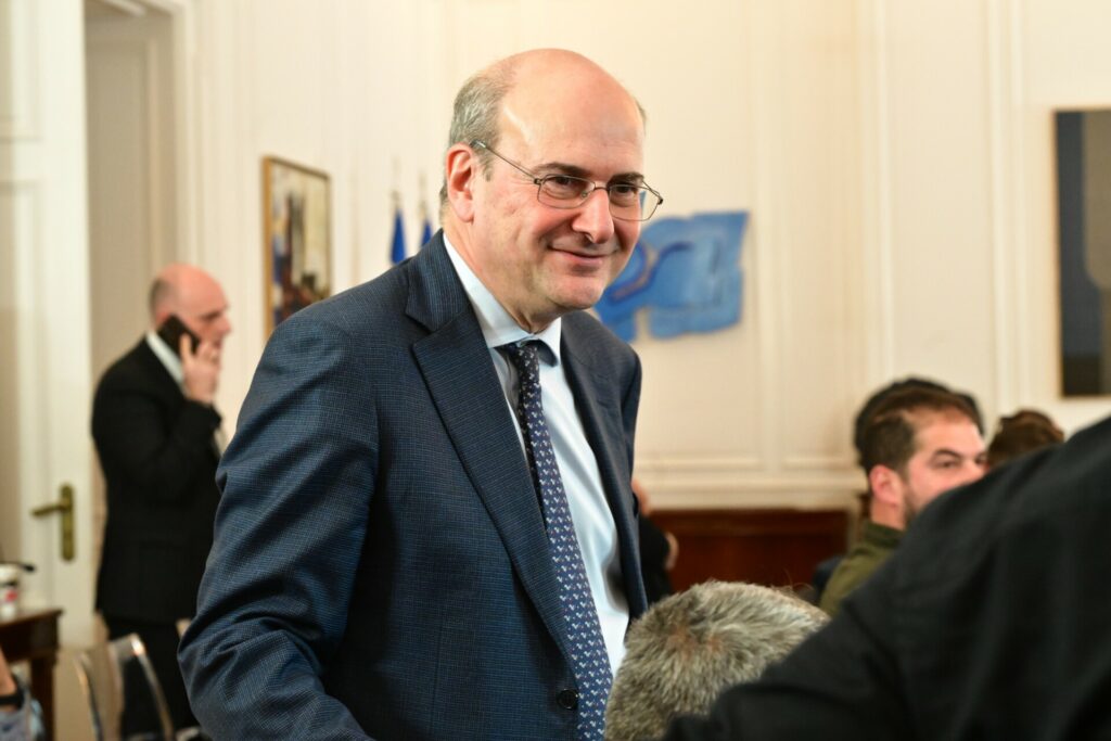 Χατζηδάκης: Πριν το Πάσχα η νέα αύξηση του κατώτατου μισθού