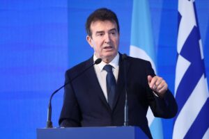 Το σχέδιο με ΑΙ του Χρυσοχοΐδη για το κυκλοφοριακό, η χαμένη ευκαιρία για το Σύνταγμα, το κόμμα εκδίκησης του Σαμαρά και οι “προξενητές” για Όλγα – Μάτσα