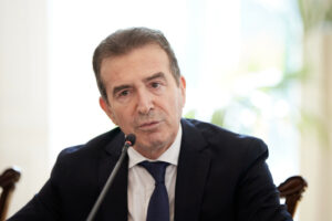 Το σενάριο για πρόταση μομφής, η επιχείρηση αποσυμφόρησης των δρόμων από τον Χρυσοχοΐδη, τα… προβληματικά κτίρια της ΜΟΔ και η επίσκεψη Εξάρχου στον Λευκό Οίκο