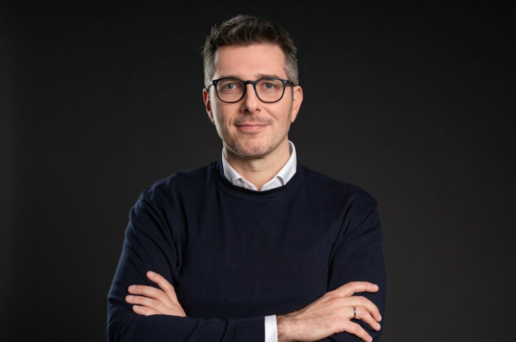 Πώς η Booking.com εκπαιδεύει τα στελέχη της