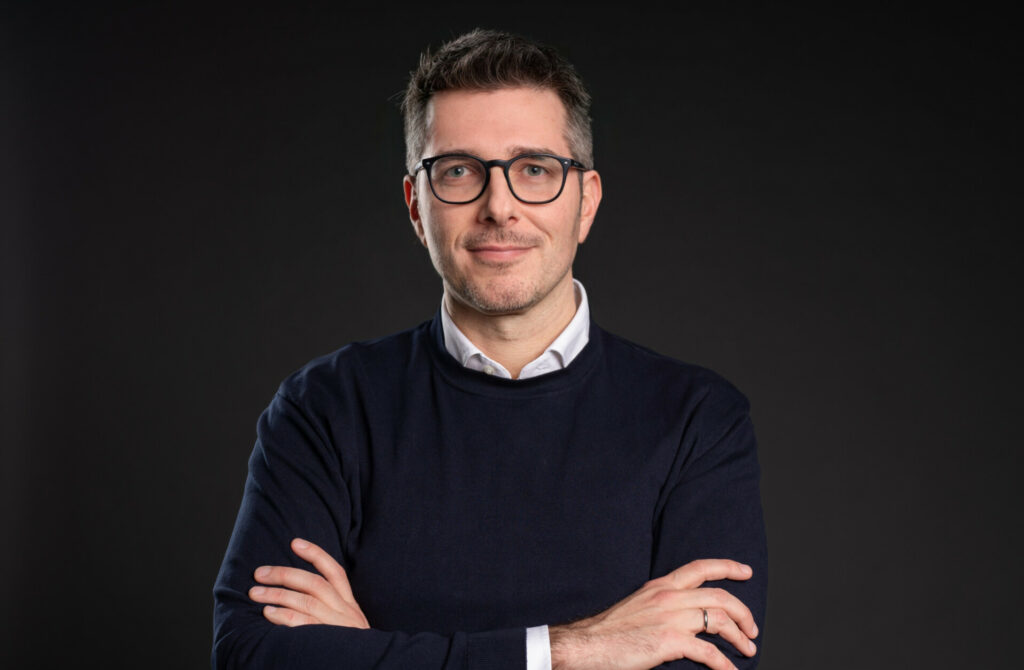 Booking: Αντέχει ο τουρισμός στην Ελλάδα, από ποιες χώρες θα αυξηθούν οι αφίξεις