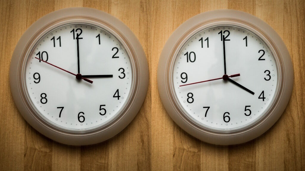 Αλλαγή ώρας 2026: Πότε πέφτει, τι πρέπει να κάνουμε με τους δείκτες