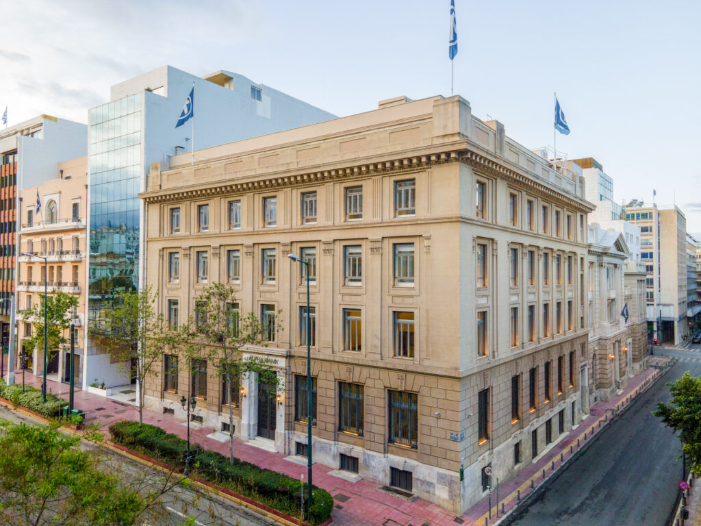 Το κτίριο της Alpha Bank στην Πανεπιστημίου 45