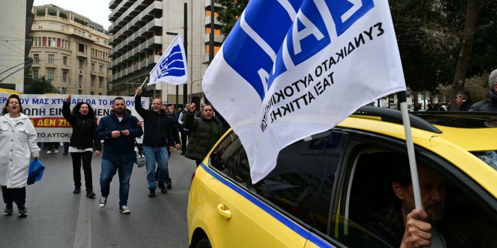 Απεργία ταξί: 24ωρο χειρόφρενο και πορεία στο κέντρο της Αθήνας