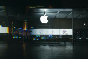 Apple: Κέρδη 2,01 δολάρια ανά μετοχή και έσοδα 111 δισ. δολάρια
