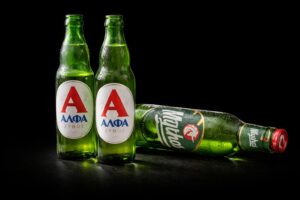 Πώς Άλφα και Mythos άλλαξαν τον χάρτη της μπύρας αφήνοντας πίσω Amstel και Heineken