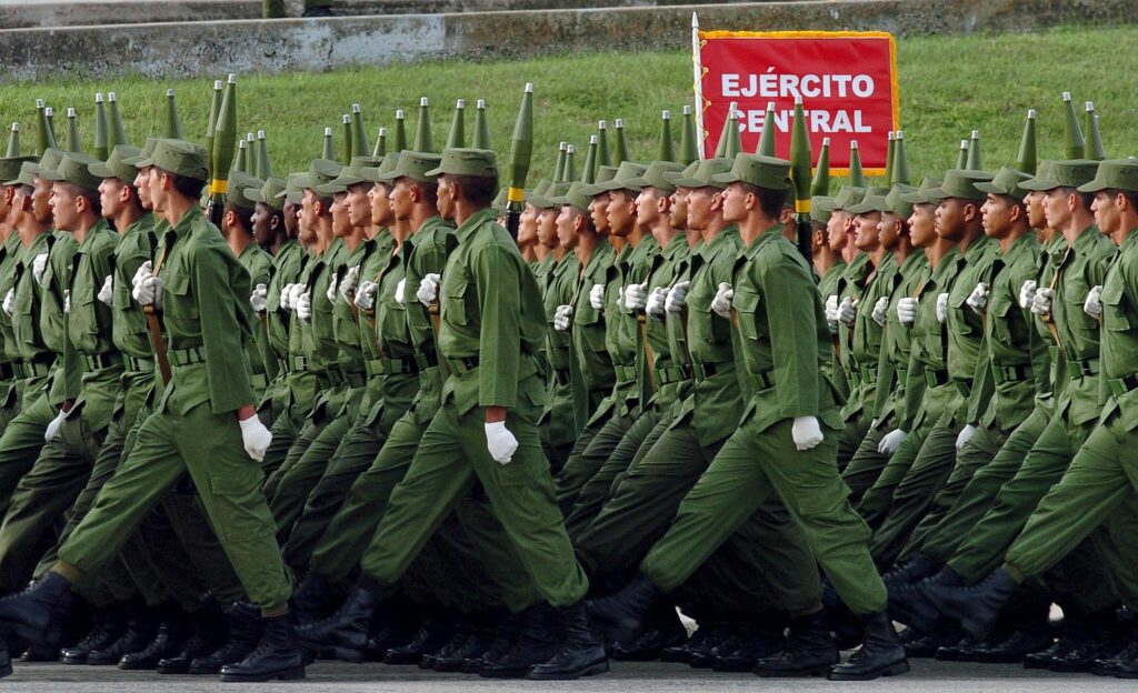 Η Κούβα δηλώνει ότι ο στρατός της είναι έτοιμος καθώς οι απειλές του Τραμπ πληθαίνουν