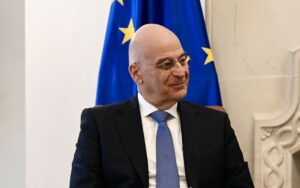 Η εκτίναξη στις δημοσκοπήσεις, η συνάντηση Σαμαρά – Δένδια στην Καλαμάτα, οι συνομιλητές του Τσίπρα και τα fake news της καταστροφολογίας