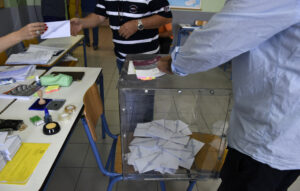 Οι πρόωρες και το πολιτικά προφανές, το εφιαλτικό σενάριο του Οκτωβρίου, το τυχαίο γεγονός, οι ονομαστικές αναφορές του ΚΚΕ και η ασθενής μνήμη του Θεοδωρικάκου