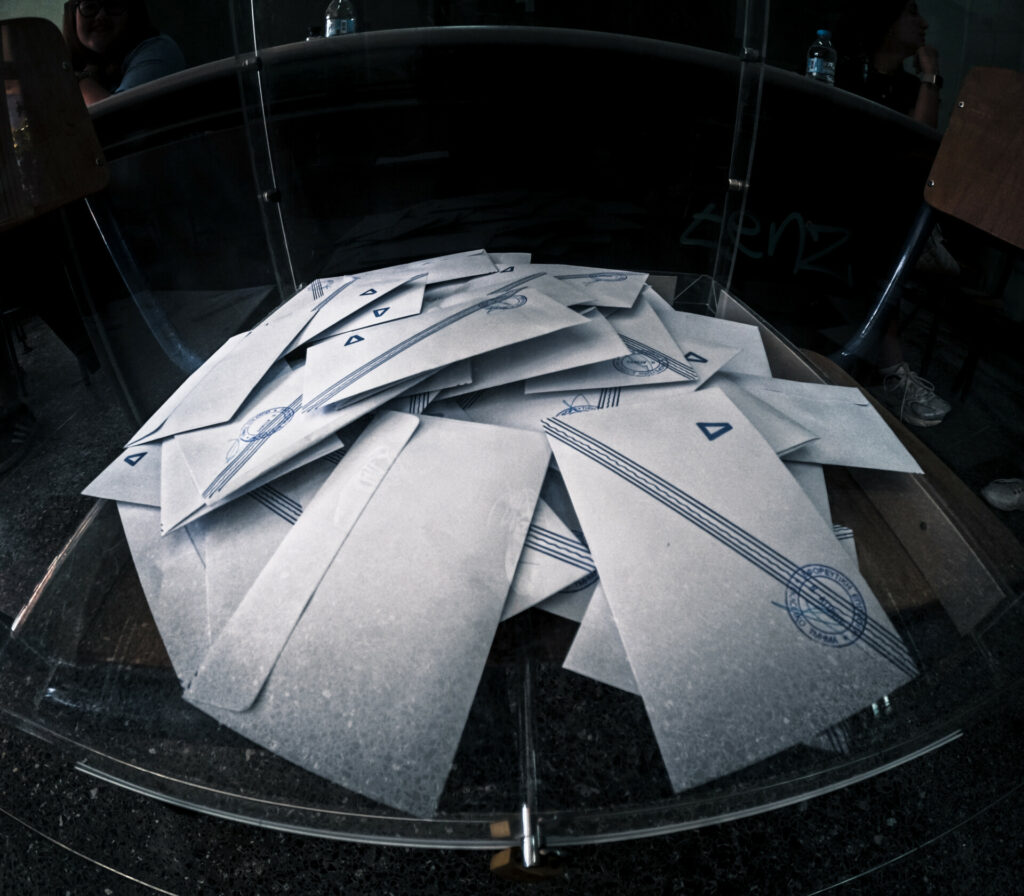 Η “βόμβα” της ακρίβειας και τα σενάρια για πρόωρες εκλογές