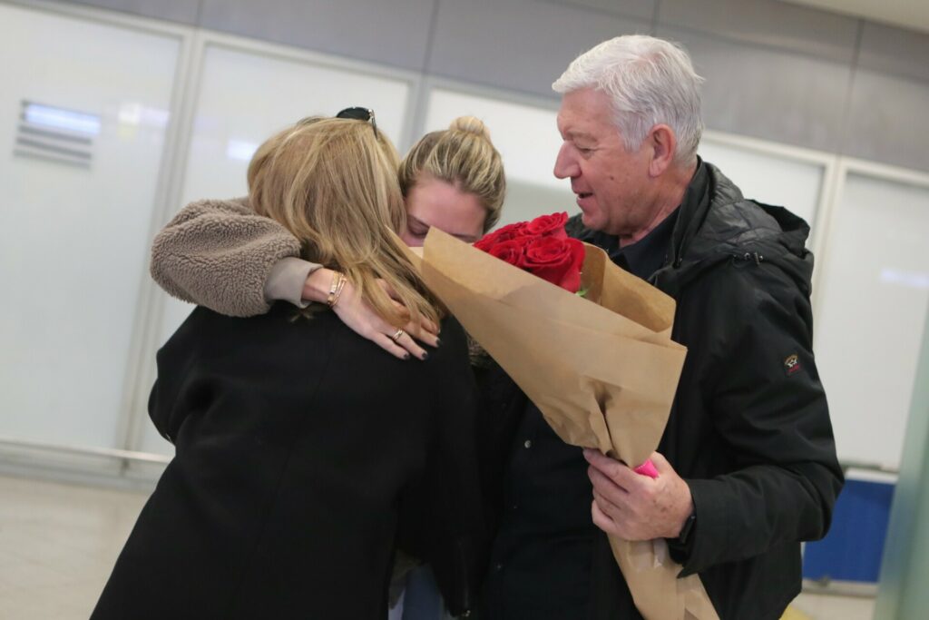 Επαναπατρισμοί Ελλήνων: Με C-130 ταξίδεψαν από τη Σαουδική Αραβία 90 πολίτες, πάνω από 400 ήρθαν από το Άμπου Ντάμπι