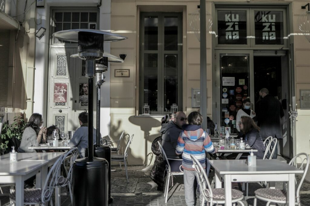 Εστίαση: Ένα βήμα πριν την υπογραφή κλαδικής σύμβασης, τι αυξήσεις φέρνει στους μισθούς