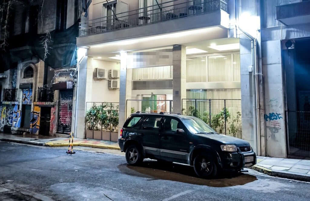 Εξάρχεια: Τι εξετάζει η ΕΛΑΣ για τη θανατηφόρα πτώση 15χρονου από τρίτο όροφο ξενοδοχείου