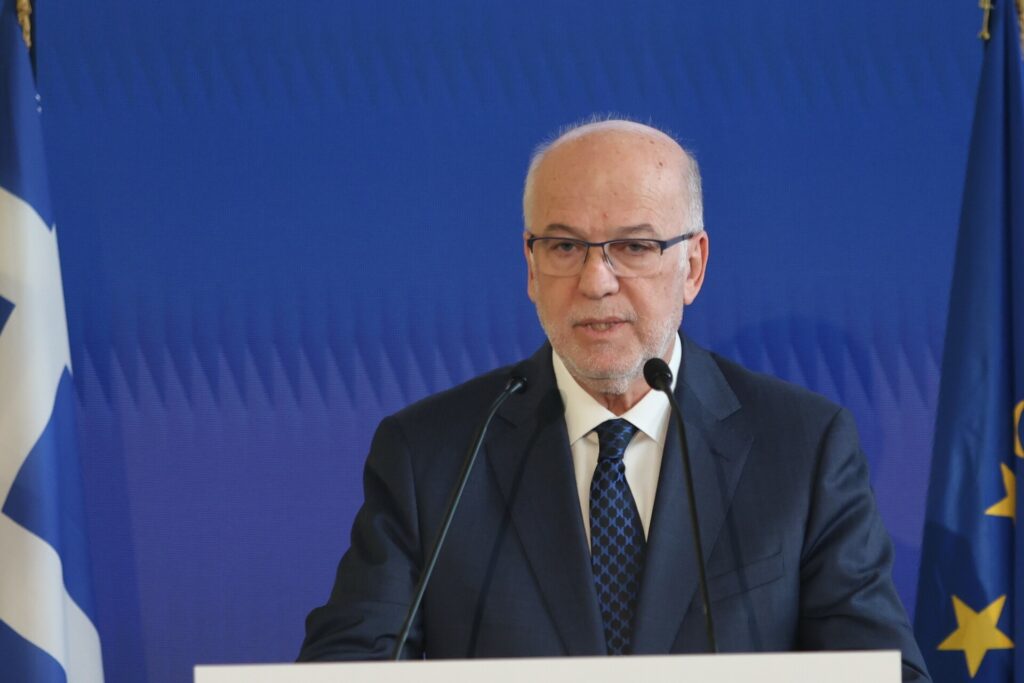 Ο χαμός στη Λάρισα, οι ευθύνες Φλωρίδη, οι σχέσεις με τον Βενιζέλο, ο προβληματισμός Ανδρουλάκη, τα αυτιά που δεν ιδρώνουν για το ΕΣΠΑ και ένα συνέδριο αξίας 500.000 ευρώ