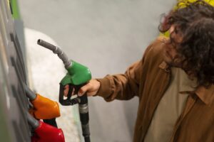 Fuel Pass 2026: Διαφορετικά ποσά σε τραπεζικό λογαριασμό και ψηφιακή κάρτα – Ποιοι χάνουν