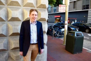 Airbnb: Νέα εποχή στη διοίκηση με τον Γκας Φούλντνερ της Uber επικεφαλής