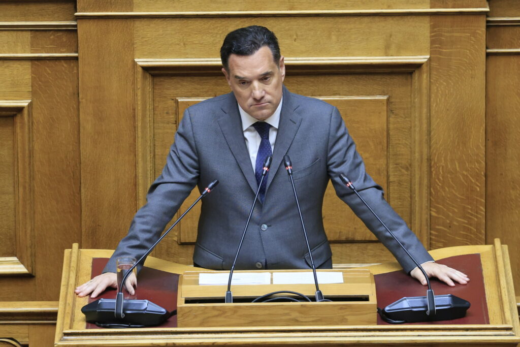 Bουλή: Ο Γεωργιάδης κατήγγειλε ότι τον βιντεοσκοπούσε η Ζωή Κωνσταντοπούλου