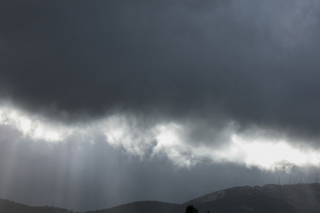 Πότε θα χτυπήσει η κακοκαιρία Deborah την Αττική
