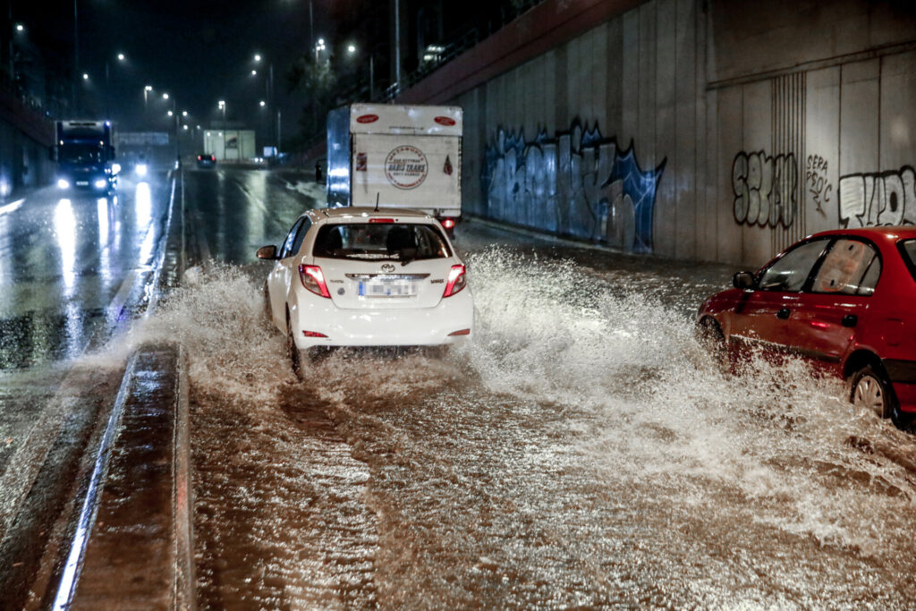 Κακοκαιρία Erminio: Σε κόκκινο συναγερμό η Αττική, τι θα γίνει με τα σχολεία