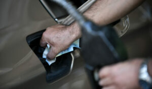 Έως 3 ευρώ ακριβότερα τα καύσιμα έως το τέλος της εβδομάδας