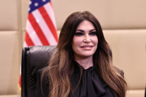 Το σενάριο του εκλογικού αιφνιδιασμού, η πρόταση μομφής για τις υποκλοπές, το κεντρικό πρόσωπο στη νέα δικογραφία του ΟΠΕΚΕΠΕ και ο ρόλος της Κίμπερλι στον “γάμο” των Aktor – Onex