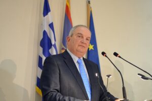 Η δεύτερη δικογραφία για τον ΟΠΕΚΕΠΕ, η παρέμβαση Καραμανλή για τον Κάθετο Διάδρομο, η επόμενη κίνηση του Μπακογιάννη και η πρόταση για το Open