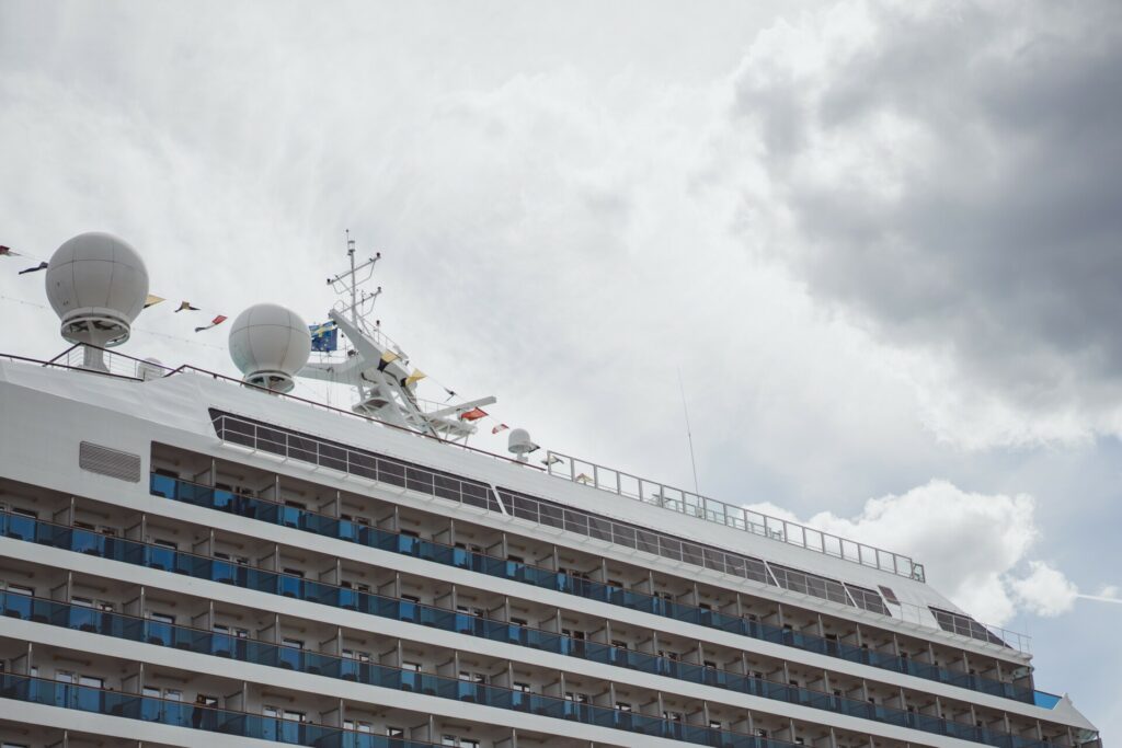 Χιλιάδες επιβάτες κρουαζιερόπλοιων εγκλωβισμένοι στο Άμπου Ντάμπι