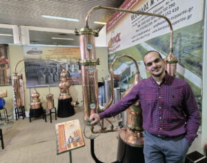 “Χαλκός”: Η εταιρεία που κατασκεύασε αποστακτήριο τσίπουρου για Έλληνα παραγωγό στο Τενεσί