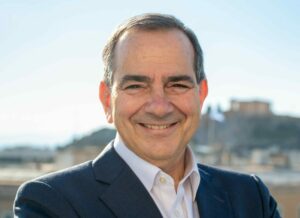 Golden Age Capital: Μετά τον Πρόεδρο, νέα εξαγορά στα φαρμακεία