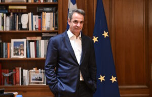 Η σκανδαλολογία και το δίλημμα Μητσοτάκη, οι επισκέψεις Καρυστιανού στον Σαμαρά, το επόμενο deal του Εξάρχου και η νέα φάμπρικα στον πρώην ΟΣΕ