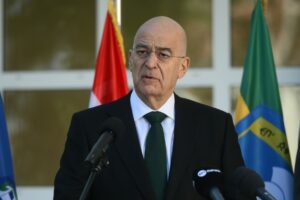 Ο άγραφος νόμος των πρόωρων εκλογών, η τακτική του Ντίλιαν, η ευκαιρία της προ ημερησίας συζήτησης στη Βουλή, οι πιέσεις στον Δένδια και η παρέα της “Λυκόβρυσης”