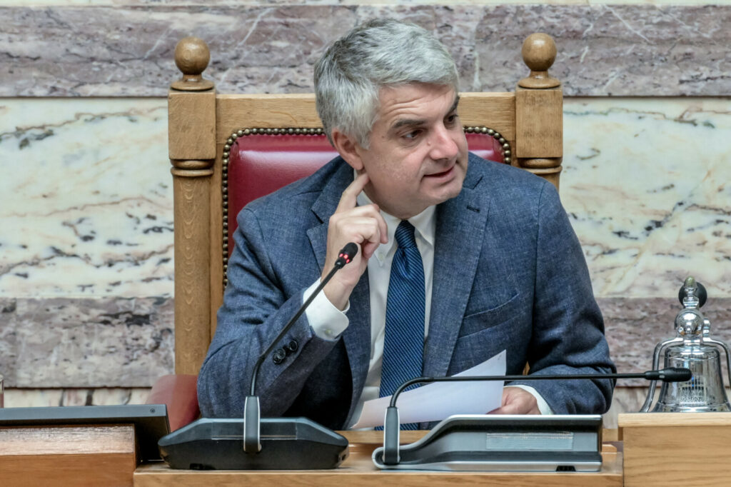 ΠΑΣΟΚ: Παραδίδει την έδρα του ο Οδυσσέας Κωνσταντινόπουλος