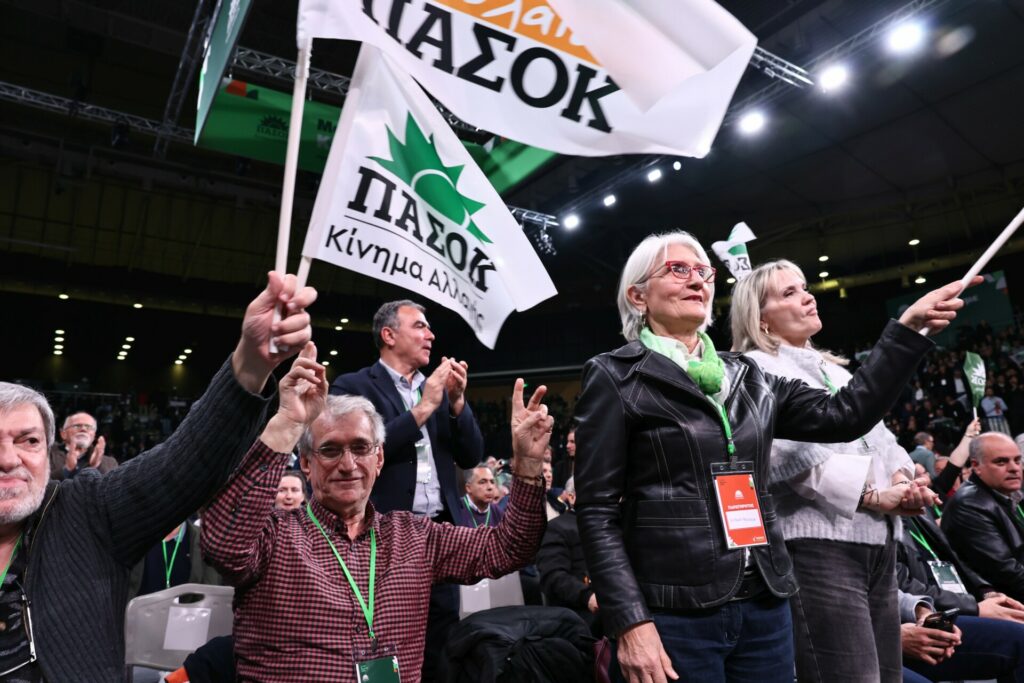 Συνέδριο ΠΑΣΟΚ: Συνεχίζεται με τις ομιλίες Παπανδρέου και Βενιζέλου