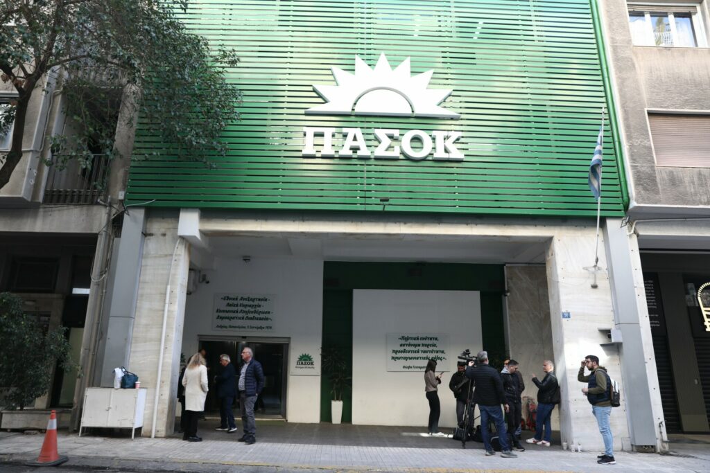 ΠΑΣΟΚ: Εσωκομματικές κάλπες για την ανάδειξη συνέδρων στη σκιά της διαγραφής Κωνσταντινόπουλου