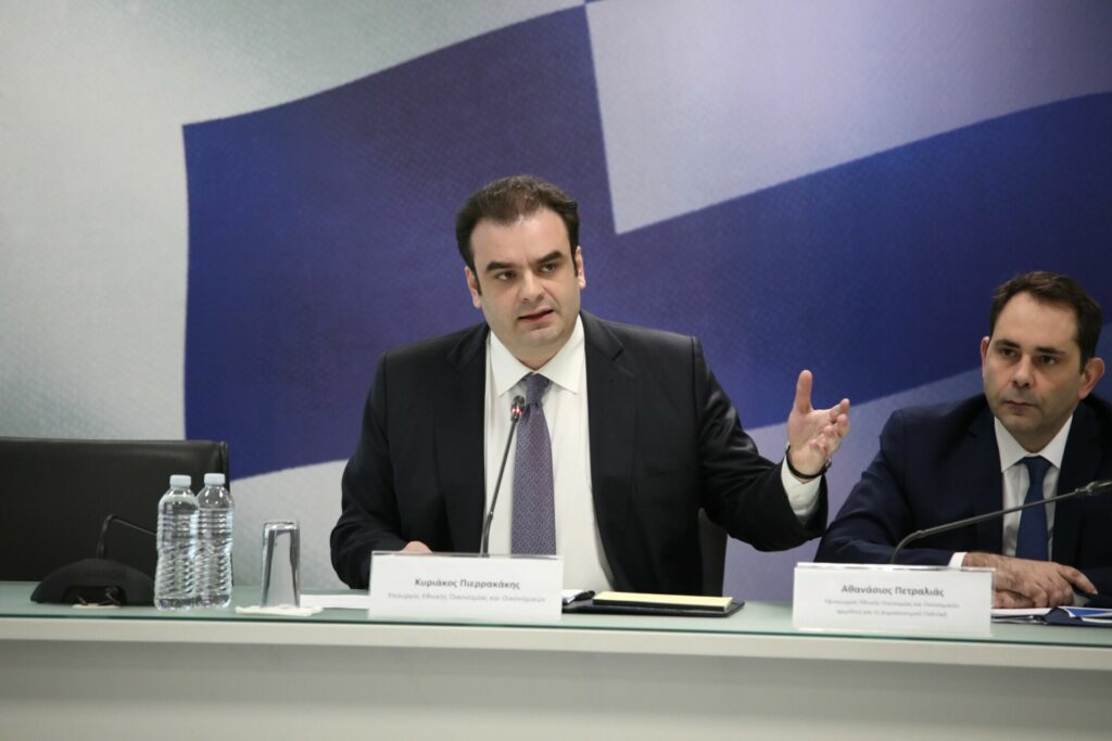 Σενάρια για πληθωρισμό 4% και ανάπτυξη κάτω από 2% το 2026