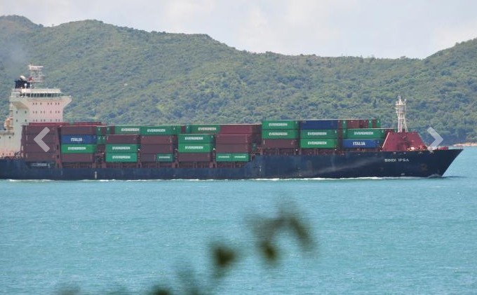 Εμπορικό πλοίο με σημαία Μάλτας χτυπήθηκε από πύραυλο στο Ορμούζ