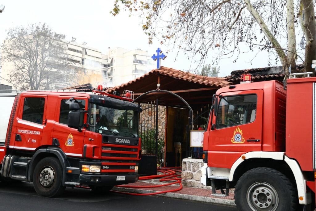 Προαστιακός: Κλειστό το τμήμα Αθήνα-Άγιοι Ανάργυροι, λόγω φωτιάς σε κτίριο