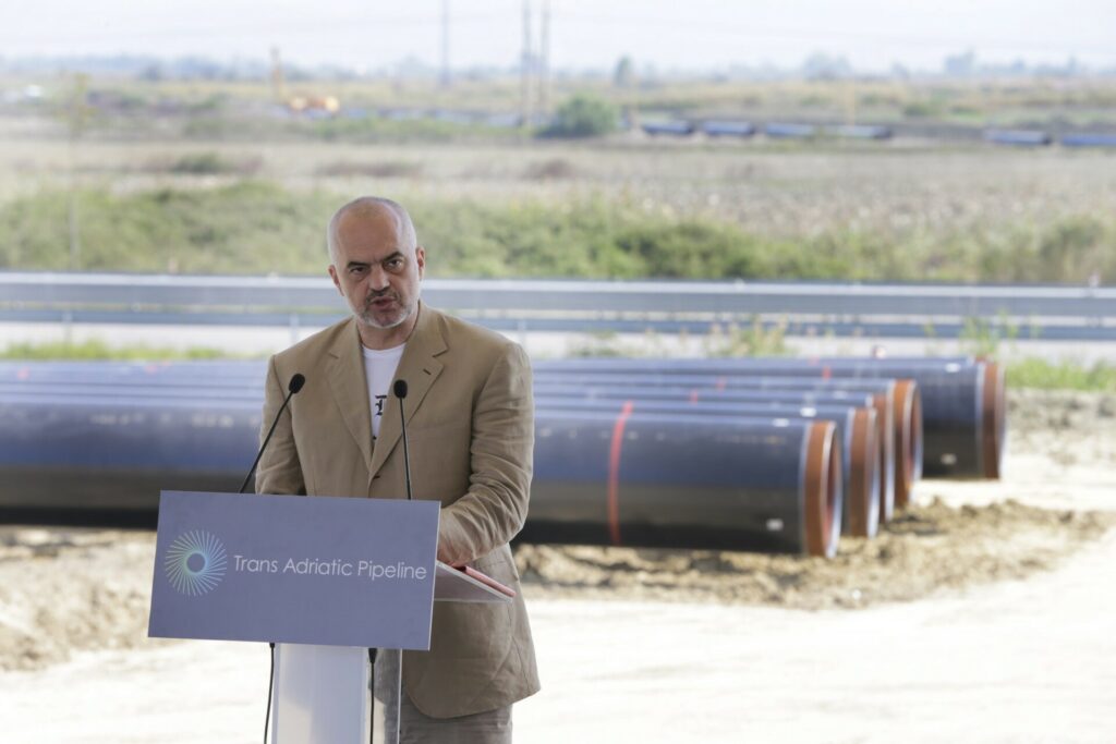 LNG και γεωπολιτική στα Βαλκάνια: Τα ανοιχτά ερωτήματα για αλβανικό FSRU