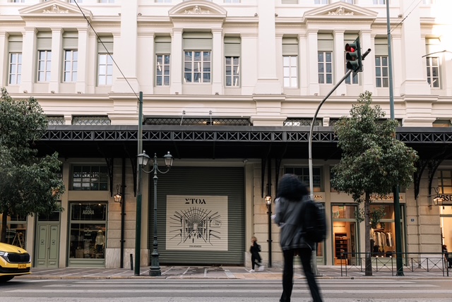 Ποιοι είναι οι 17 μισθωτές στη Στοά Αρσακείου