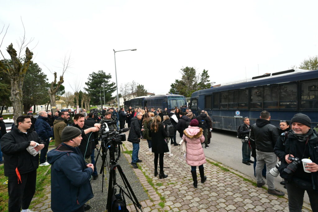 Τέμπη: Αρχίζει η δίκη για την τραγωδία των 57 νεκρών, στο εδώλιο 36 κατηγορούμενοι