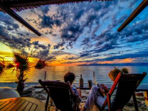 Η ανάφλεξη στον Κόλπο δοκιμάζει και τις αερομεταφορές, σταθερός ο ελληνικός τουρισμός